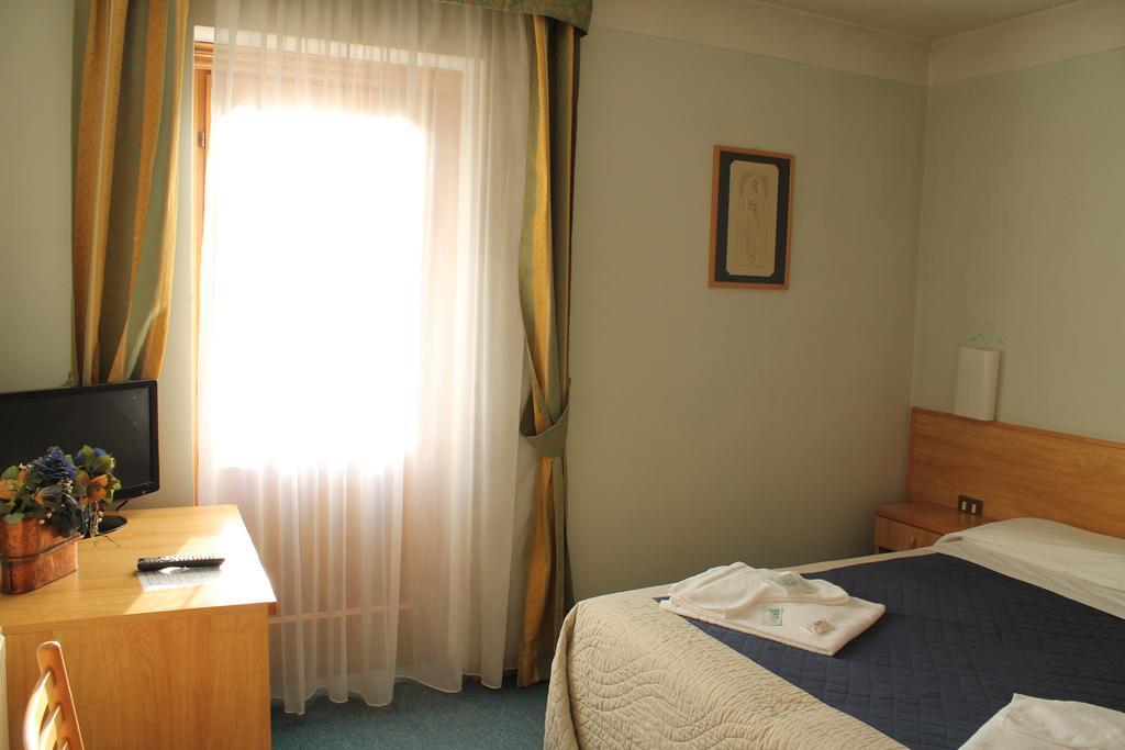 Hotel Villanova Santo Stefano Di Cadore Rum bild